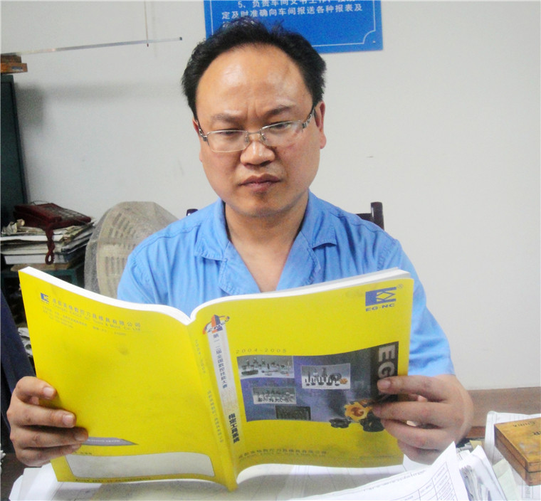 飞球公司吴林在认真学习