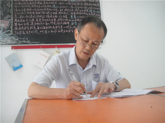 2刘建文在做记录